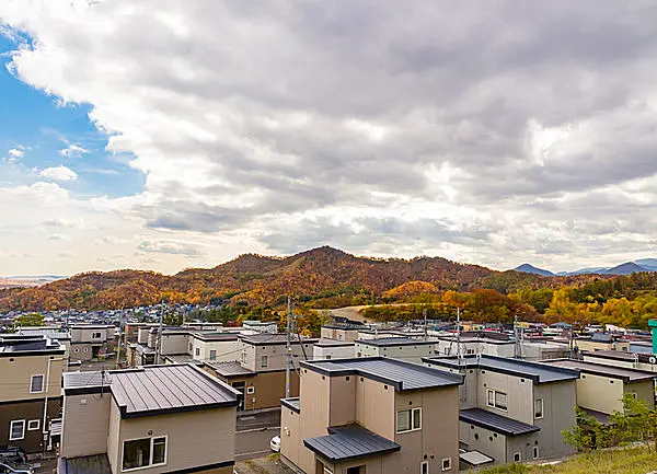 北海道の屋根は四角いんです テレビ記者が驚いた平らな 無落雪屋根 とは Tenki Jpサプリ 16年12月04日 日本気象協会 Tenki Jp