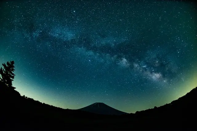 13日に極大を迎える、ペルセウス座流星群を山で見たい！(季節・暮らし