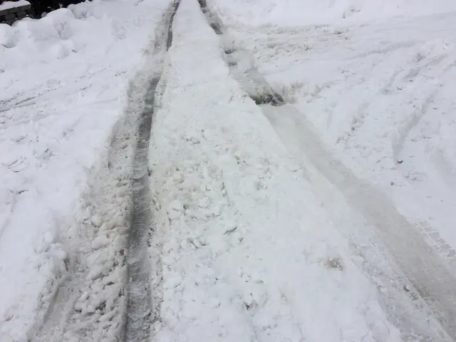 雪道での運転のコツー2 雪が深いザクザクの道では ハンドルをとられないように 季節 暮らしの話題 21年01月19日 日本気象協会 Tenki Jp