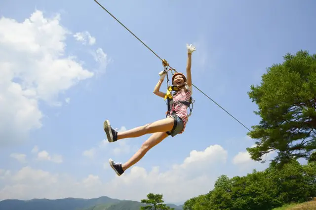 スキー場で滑らずに飛ぶ 高原ジップライン7選 夏のスキー場はいま Tenki Jpサプリ 21年07月02日 日本気象協会 Tenki Jp