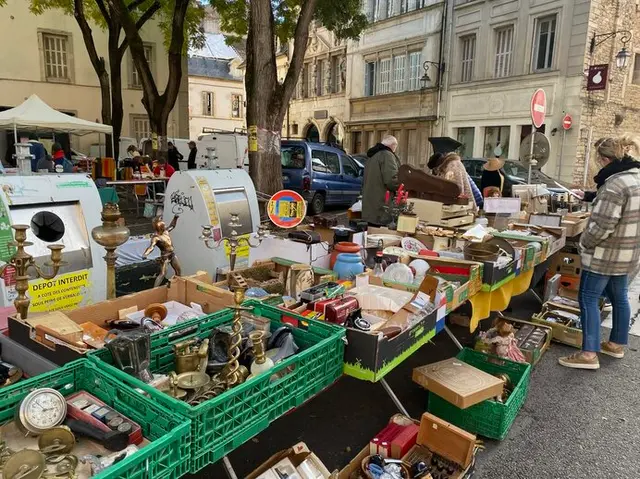 まるで宝探し！フランス人が大好きな蚤の市の魅力(季節・暮らしの