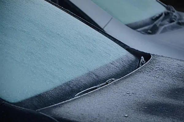 凍った車のフロントガラスを解氷するテクニックとは お湯が厳禁なことは もちろんご存じですよね Tenki Jpサプリ 16年01月29日 日本気象協会 Tenki Jp